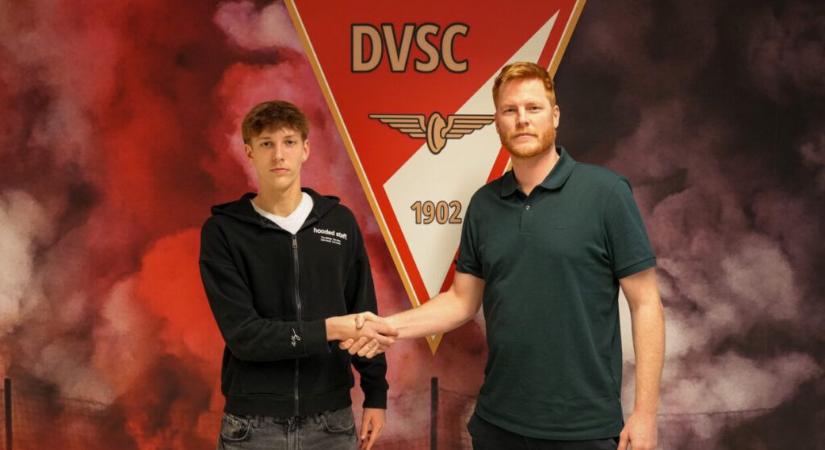 Újabb debreceni fiatalok kaptak profi szerződést