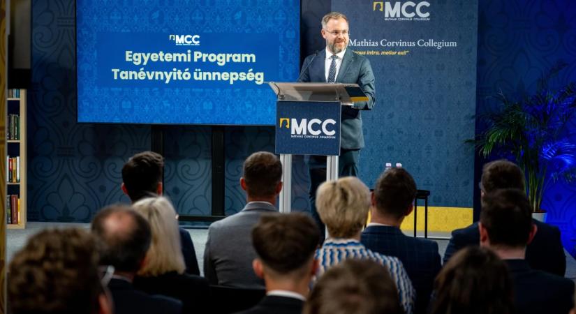 Több száz millió forint mehetett Angliába: kormányközeli szervezet pénzel programokat elit egyetemeken