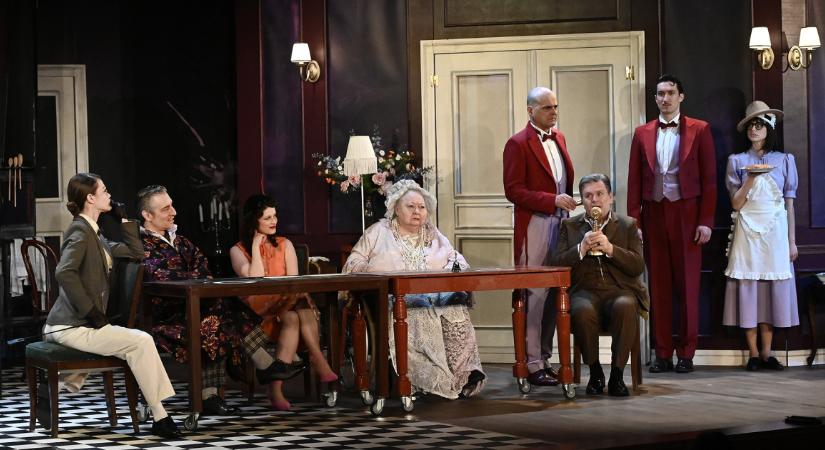 Kritika a Csengetett, Mylord? színdarab premierjéről