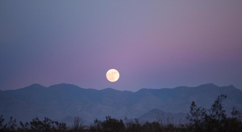 Nem is hinné, de a Hold teszi tönkre az alvást