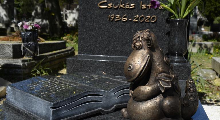 Mesék, fesztiválok, pályázatok – egész évben ünnepli Kisújszállás Csukás Istvánt