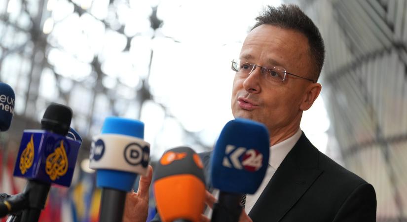Szijjártó Péter: Magyar és szlovák katonákat küldenének Ukrajnába