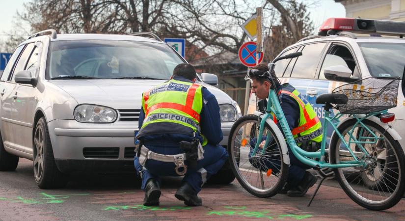 Teljes útzár a 26-oson a biciklisgázolás után! - friss helyszíni fotókkal, videóval