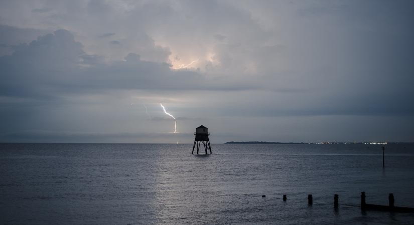 Viharos szél és villámok: Veszélyes fordulat jön hétfő estétől az időjárásban VIDEÓ