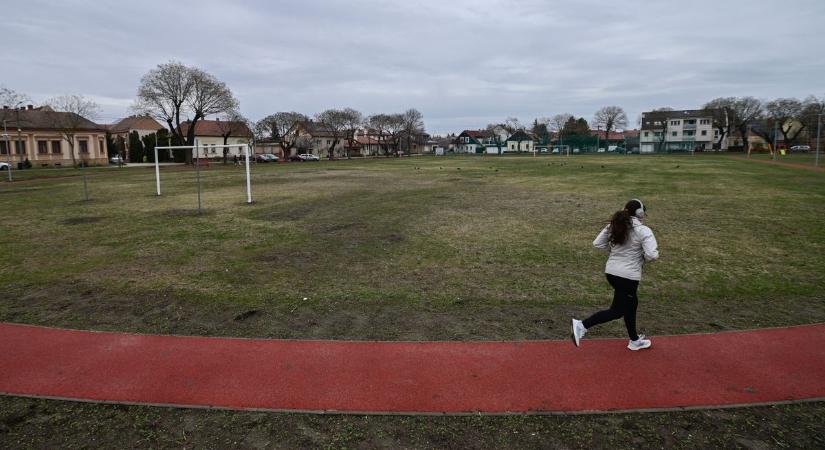 Pipuról nevezzék el a Szabadság téri focipályát