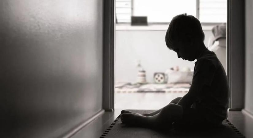 Minden olyan eszközt bevetett a „neveléshez,” amivel a gyerekeket riogatni szokták