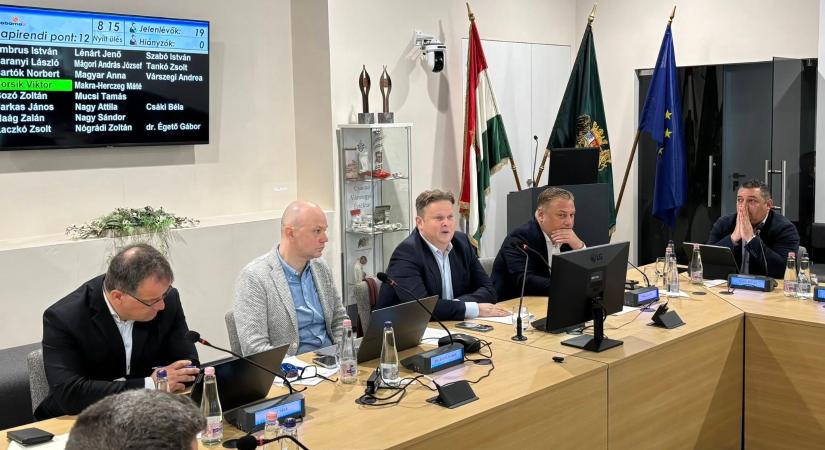 A nem létező Tisza-csomagról szavazott a megyei közgyűlés