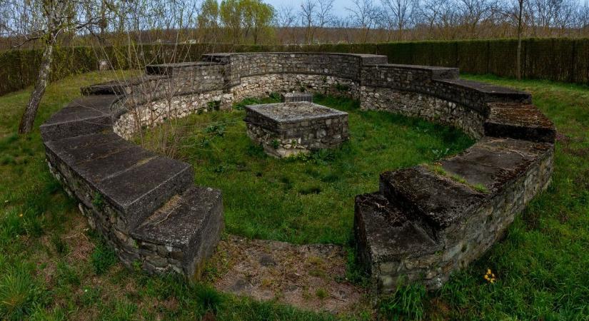 Több száz éves romok őrzik a kihalt falu emlékét, ennyi maradt az itt élőkből
