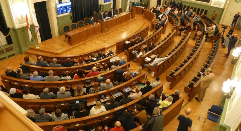 Pintér Bence: Harmadik alkalommal ülünk most úgy a díszteremben, hogy a Fidesz megfutamodott