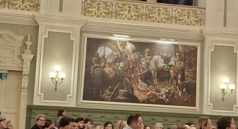 A közgyűlés ismét elnapolva – Pintér Bence cirkuszának újabb felvonása jön