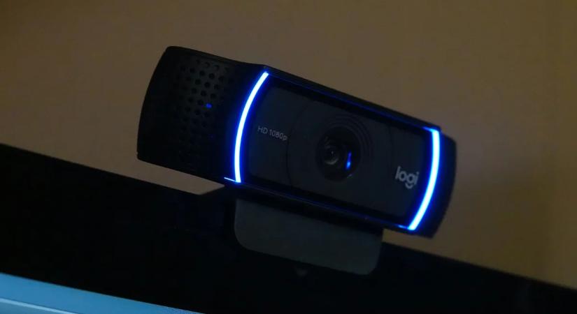 Pornónézés közben figyelhetik – hozzáférhetnek a webkameránkhoz?