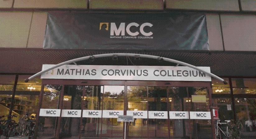 Vagyonokat költött el az Orbán Balázs-féle MCC Angliában, tulajdonképpen ők tartják el a Scruton Alapítványt