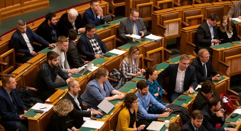 Nem követik a Csepelen visszalépett Szabó Szabolcs példáját az újrainduló ellenzéki képviselők