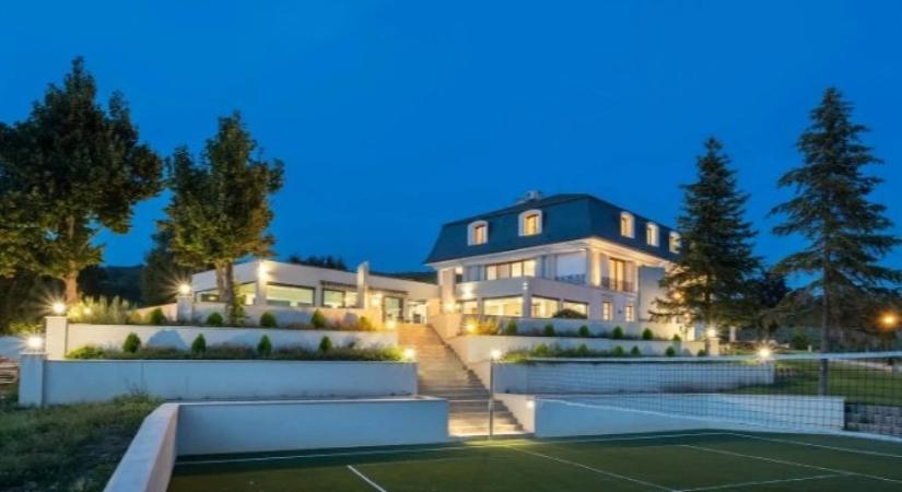 Újra keresi a nagy őt Stohl András luxusvillája, ezúttal milliárdokért
