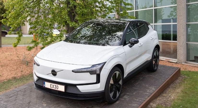 Veszélyes akkumulátor: a Volvo több tízezer elektromos autót hív vissza tűzveszély miatt