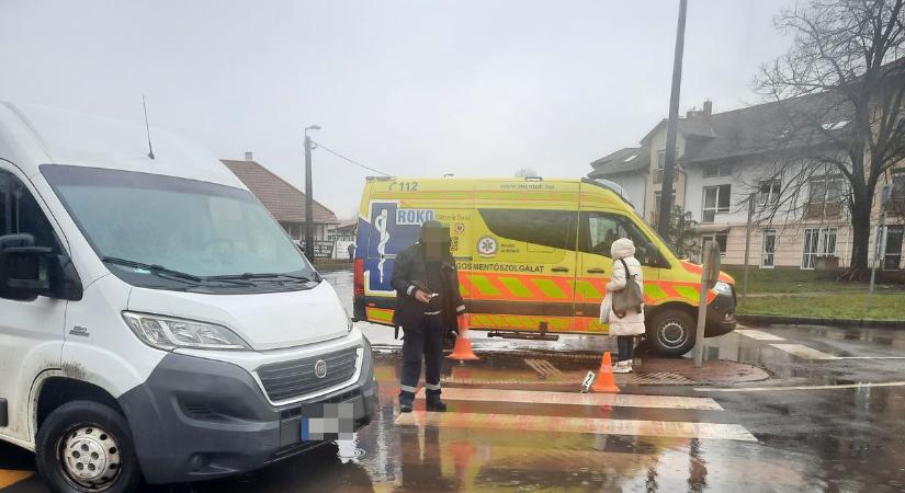 Elütöttek egy idős férfit a zebrán– fejsérüléssel szállították kórházba