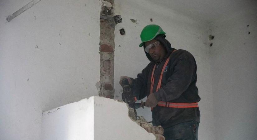 „Az anyagot majd elrendezzük..." Addig blöfföl a szaki, ameddig nem szégyell – így zsarolnak meg az építési naplóval