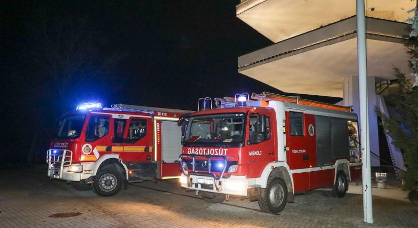 Kigyulladt az Avasi kilátó!