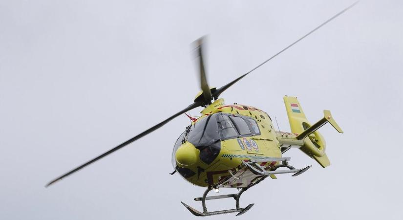 Dráma Cegléden: iskolaudvaron landolt a mentőhelikopter, nem sikerült az újraélesztés