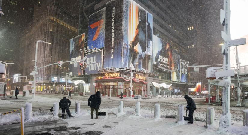 New York gyakorlatilag elesett az elmúlt évtized legdurvább téli viharában