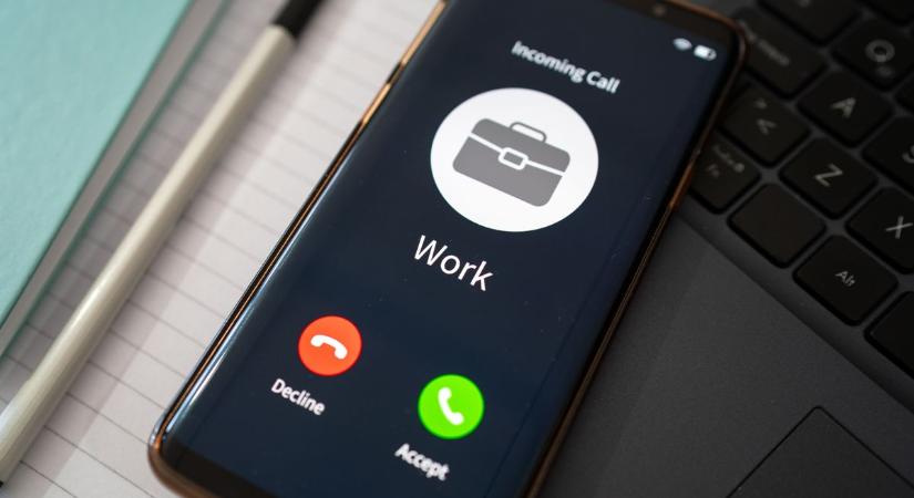 Bármikor telózhat? Mi már tudjuk, mikor hívhat a főnök munkaidőn kívül