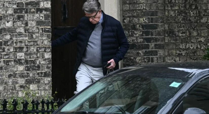 Óvadék ellenében szabadlábra helyezték az Egyesült Királyság volt washingtoni nagykövetét