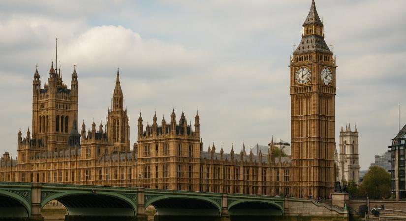 Nyomozást indítottak egy miniszter ellen újságírók célba vétele miatt – A politikus azt sugalmazta, hogy propagandahálózat támadja a kormánypártot Angliában