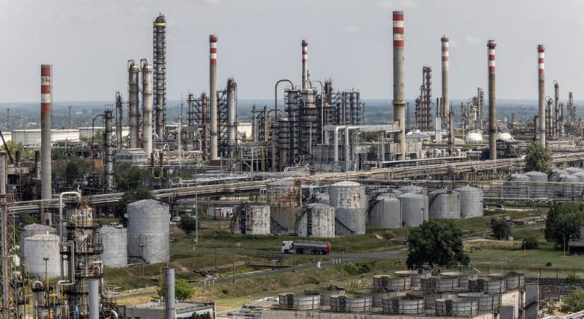 Másfél milliárd forintot kaszált néhány Mol-vezető, amikor leállt a Barátság kőolajvezeték