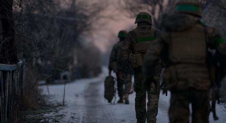 Szörnyűnek nevezte a frontvonalon uralkodó helyzetet egy ukrán katona, súlyos hiányosságokat tárt fel