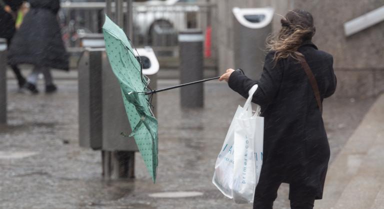Széllel, záporral érkezik a hidegfront, több vármegyére is kiadták a figyelmeztetést