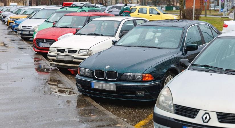 Fotón a nap legszörnyűbb parkolása! Ezen bosszankodnak a debreceniek