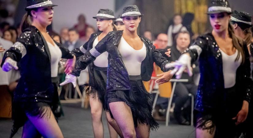 Jótékonyság és farsang az Avason