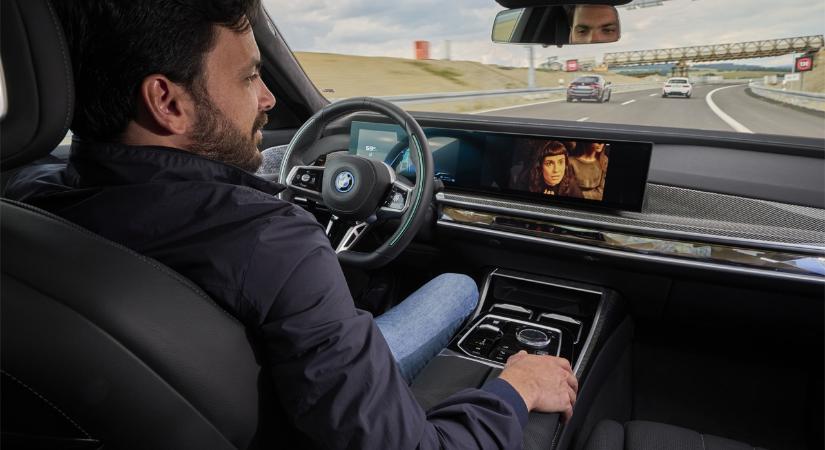 A BMW is beszántja a legfejlettebb önvezetését
