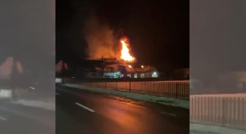Tűz pusztított egy gyimesfelsőloki pékségben (VIDEÓ)
