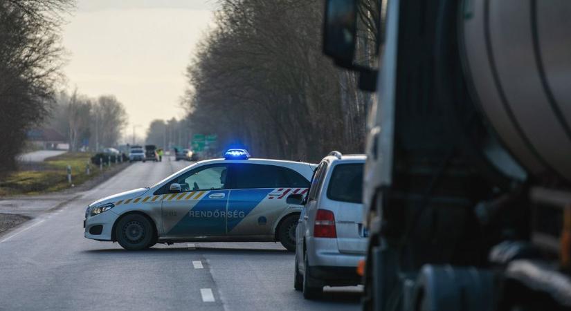 Súlyos buszbaleset a 48-as főúton, busz és autó ütközött!