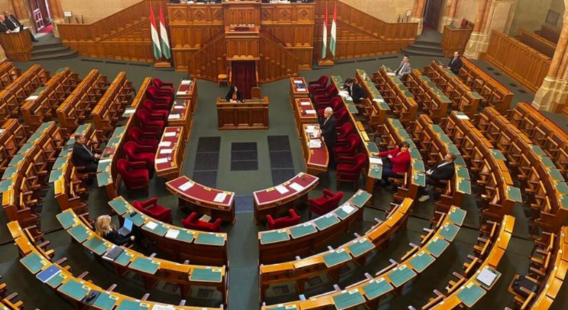 A 133 fideszes képviselő nem ért rá Samsung-ügyben bemenni a munkahelyére – Önnel mi történne hasonló esetben?