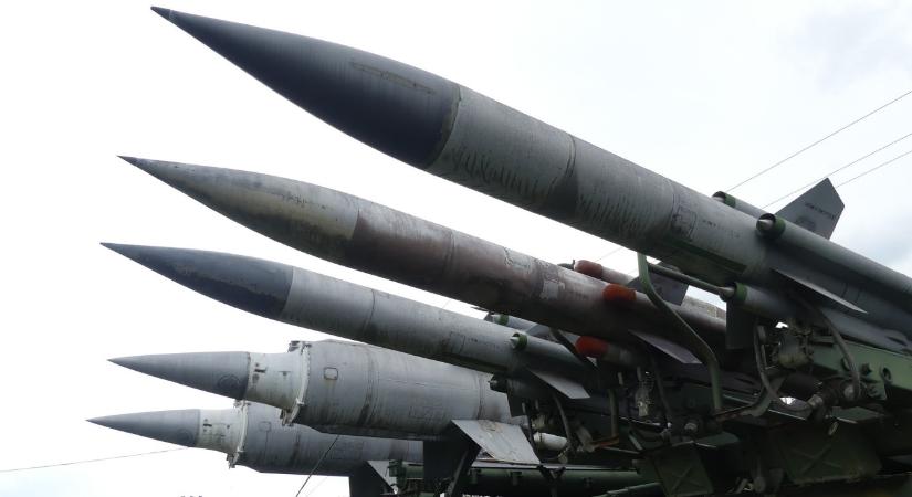 Műholdfelvételek leplezték le Irán újonnan telepített fegyverrendszerét