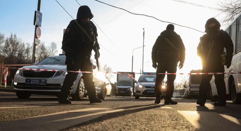 Pokolgépet robbantottak egy rendőrségi járőrautó mellett Moszkvában