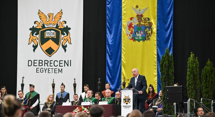 Vége a 70-es évek hangulatának: teljes átalakulás vár az ikonikus toronyházra és környezetére