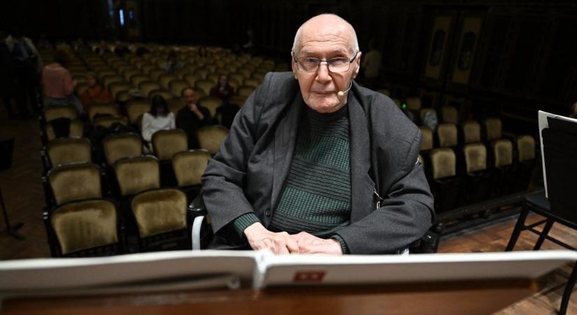 A százéves Kurtág György korai kéziratára bukkantak Kecskeméten