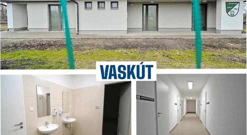 NS-képeslap: új öltöző épült a százéves helyén