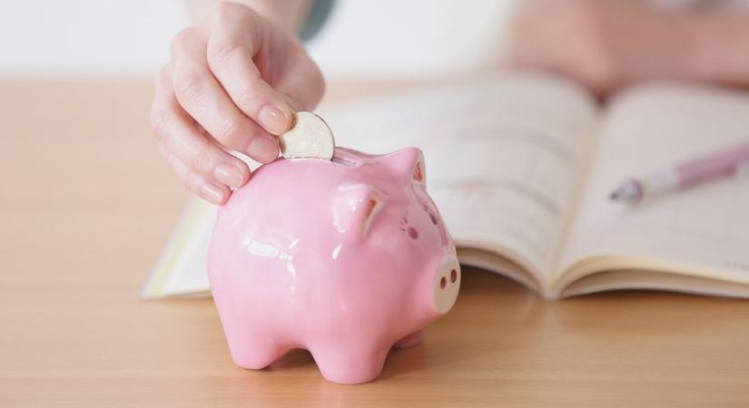 Fiatalok pénzügyi mozgástere: mennyi marad takarékra 2026-ban?