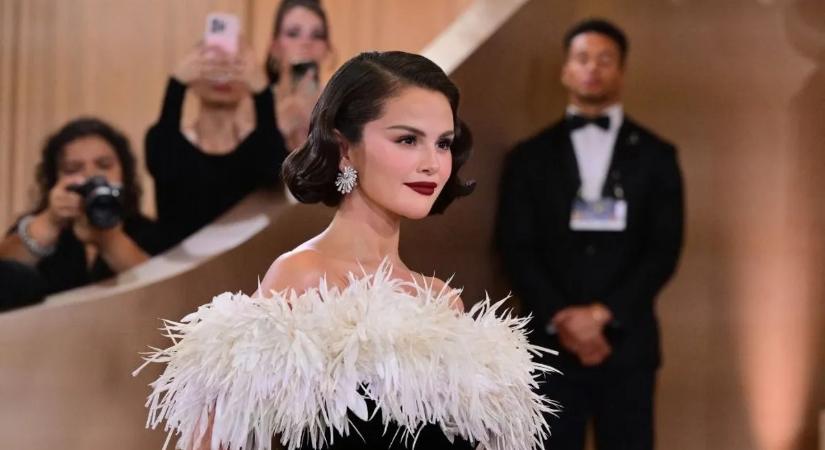 Selena Gomez dögös fürdőruhában élvezte a mexikói napsütést