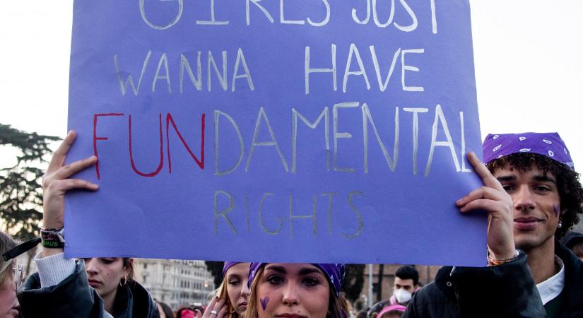 Az amerikai kormány beperli a Coca-Cola palackozó cégét, amiért kizárólag nőknek szerveztek egy eseményt