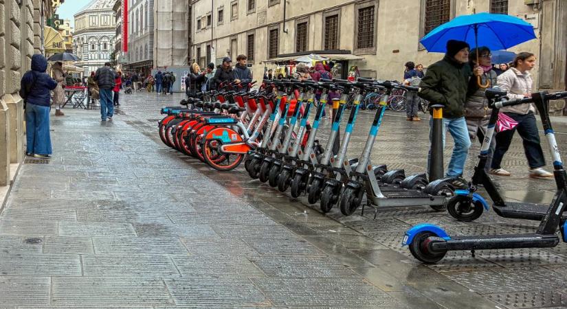 Firenzében áprilistól tilos elektromos rollert bérelni