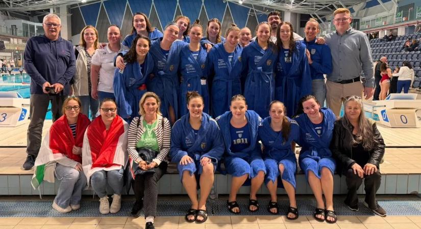 Felrobbant az internet: a magyar pólócsapat szexi játékosai a tengerparton álltak össze egy bikinis fotóra