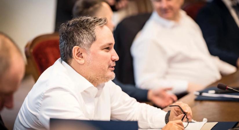 Osztrák párhuzammal és egy 20 éves elemzéssel bizonygatja Nagy Márton, hogy miért jobb a kevesebb bank