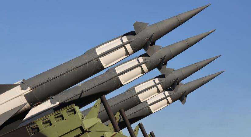 Orosz hírszerzés: London és Párizs nukleáris fegyverhez akarja juttatni Kijevet