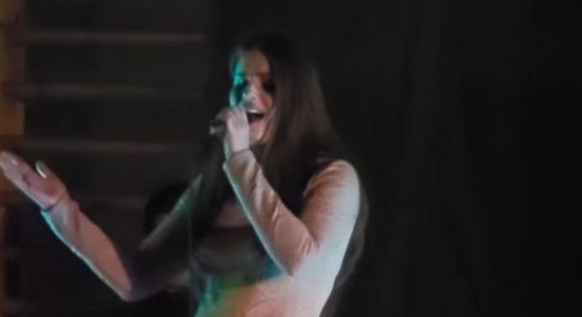 Agárdi Szilvi jótékonysági eseményen énekelt