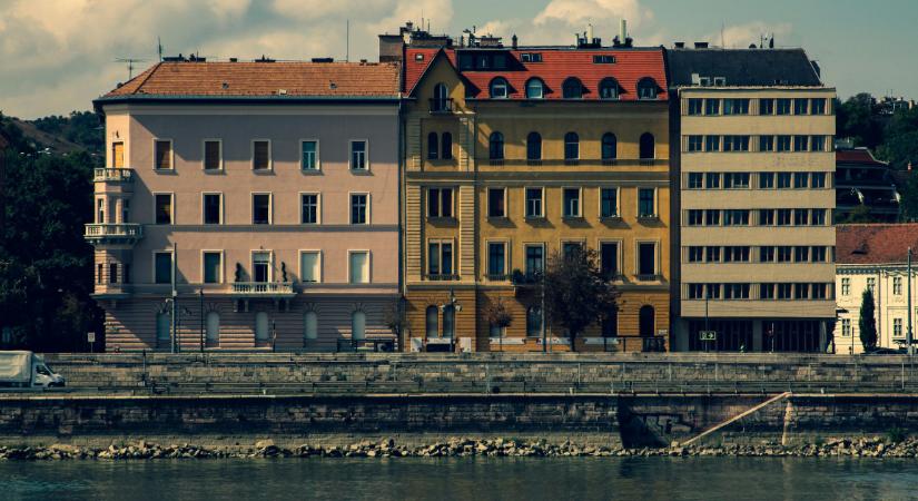 Pénzeső hullik a társasházakra